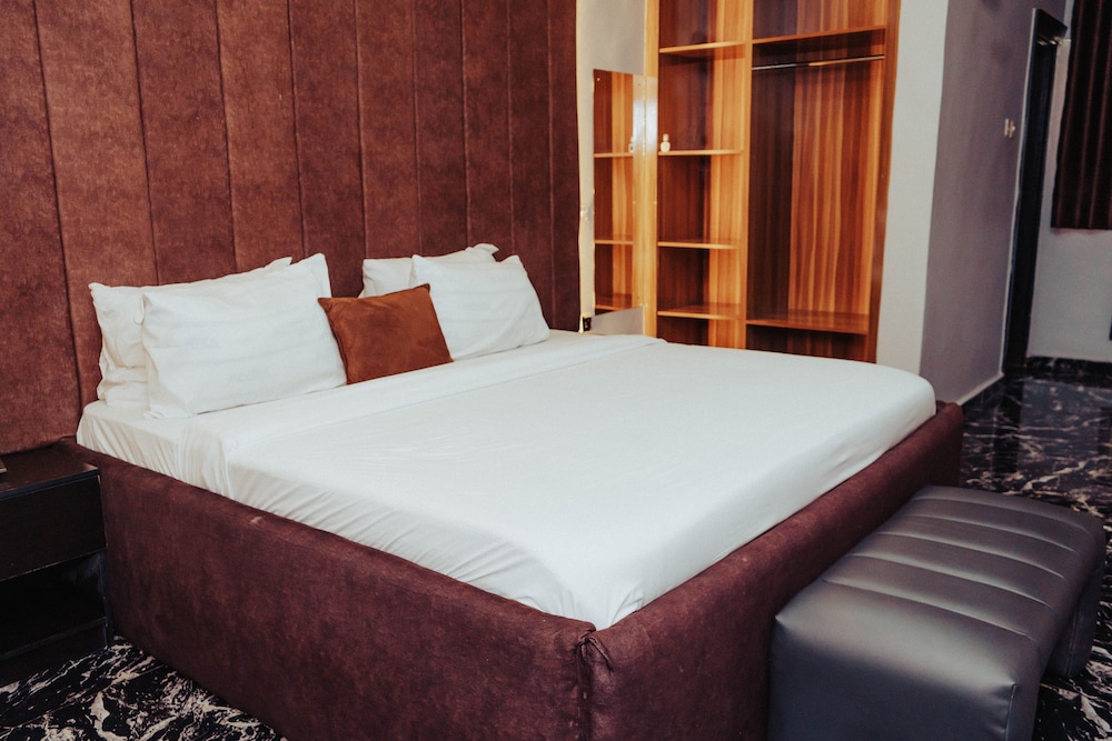 Executive Room - Photo 5