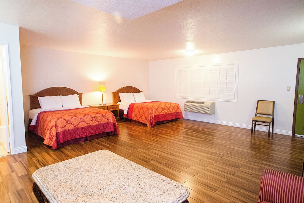 Grand Room, 2 Queen Beds, Non Smoking photo 3