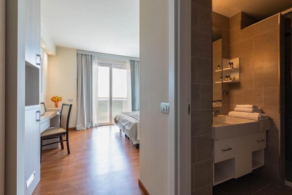 Deluxe Suite, Sea View photo 1