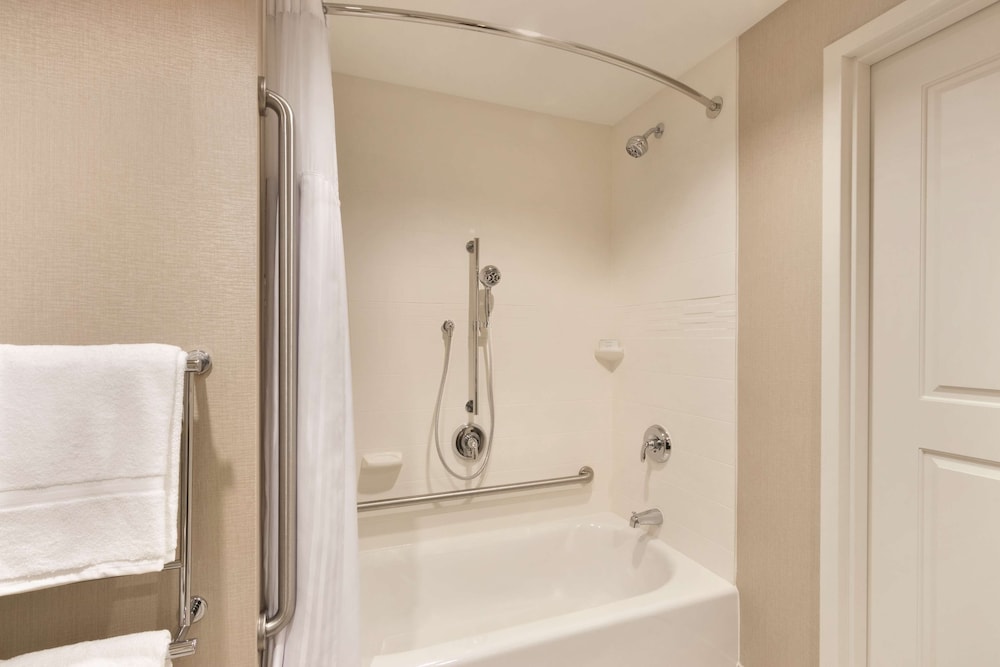 Studio Suite, 2 Queen Beds, Accessible, Non Smoking thumbnail 5