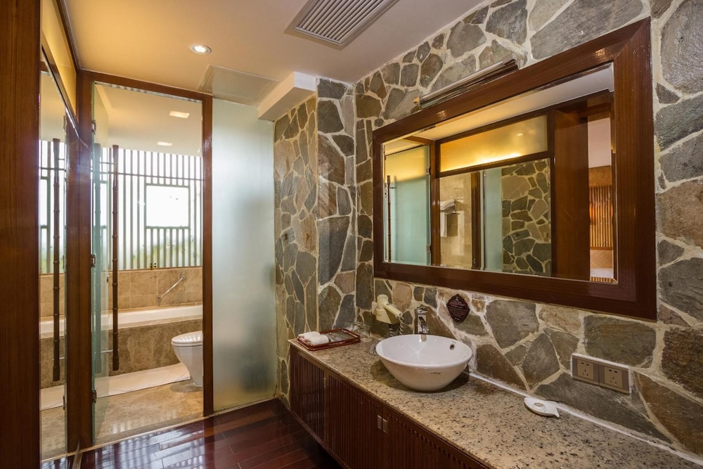 Deluxe Suite photo 2