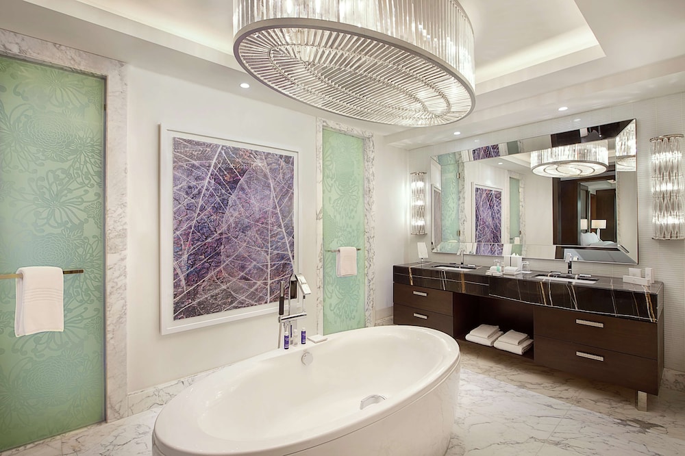 Suite, 1 King Bed (Chairman)