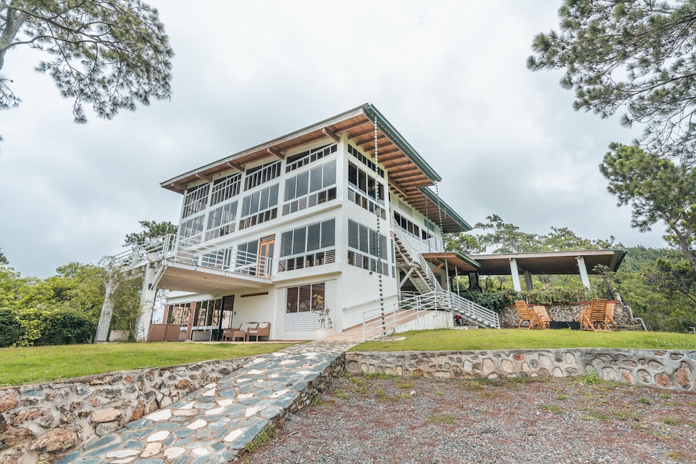 Villa photo 1