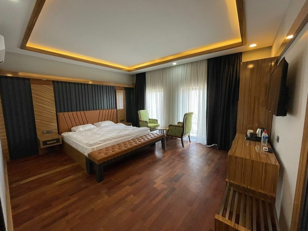 Honeymoon Room