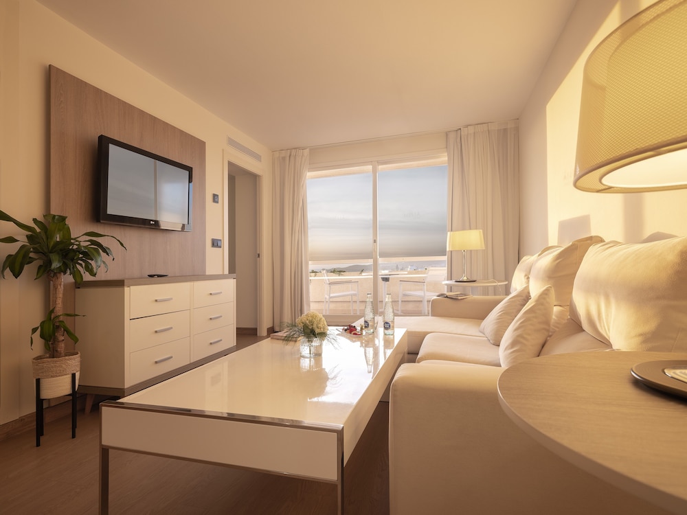 Junior Suite (Family) (2 Adults + 1 Children)