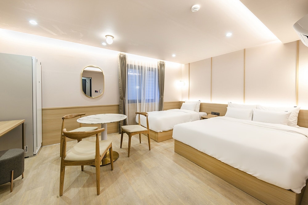 VIP Twin Room - Photo 10