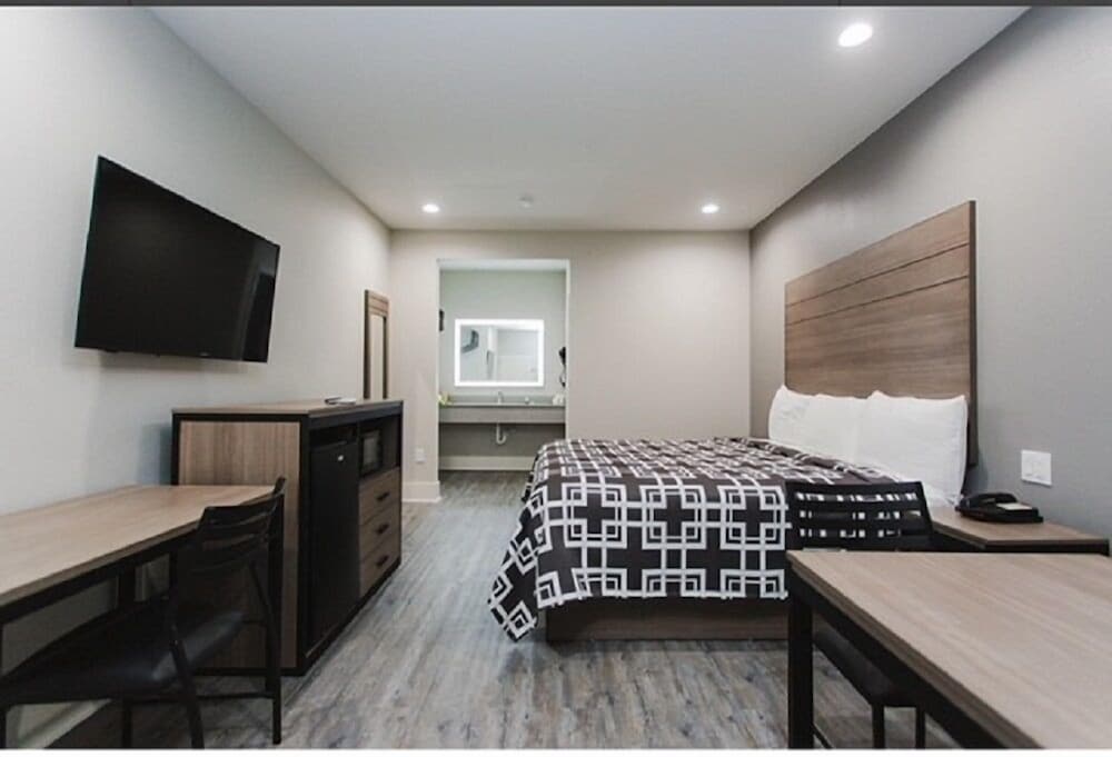 Standard Room, 1 King Bed at Palace Inn Conroe in Conroe