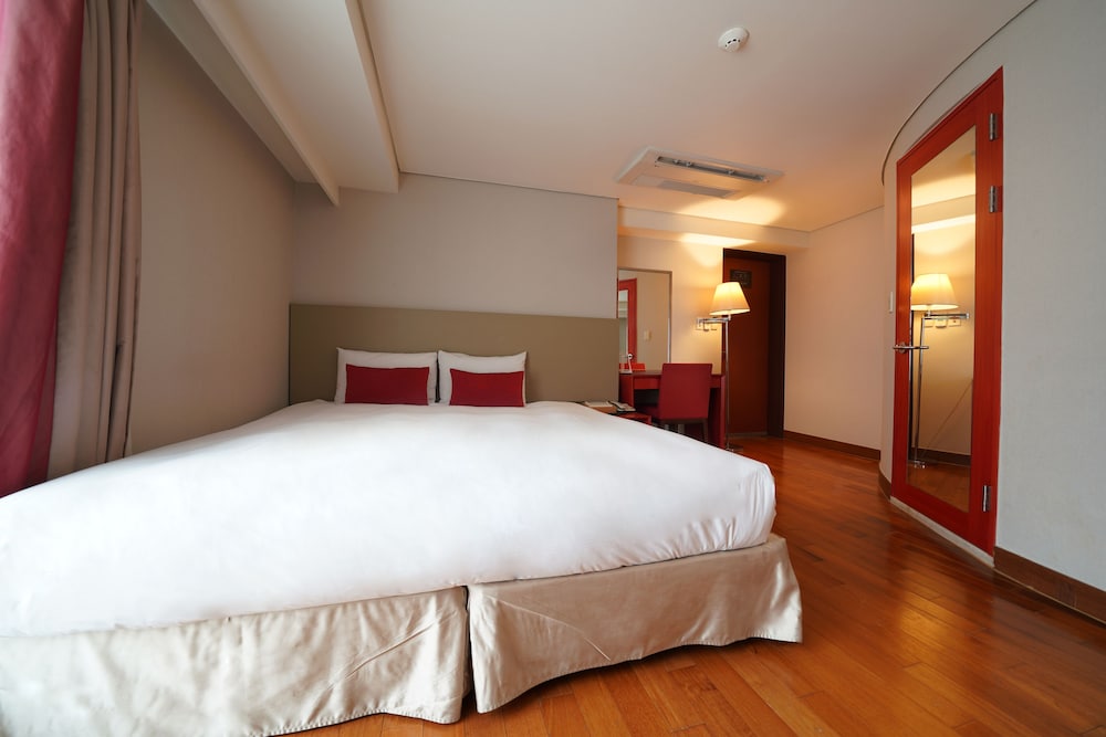 Corner Double Room (Myeong dong View) photo 2