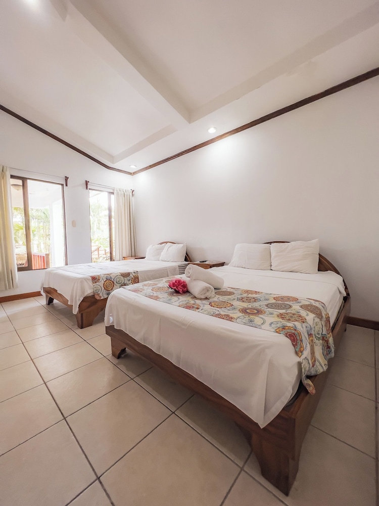 Deluxe Triple Room, 2 Double Beds photo 1