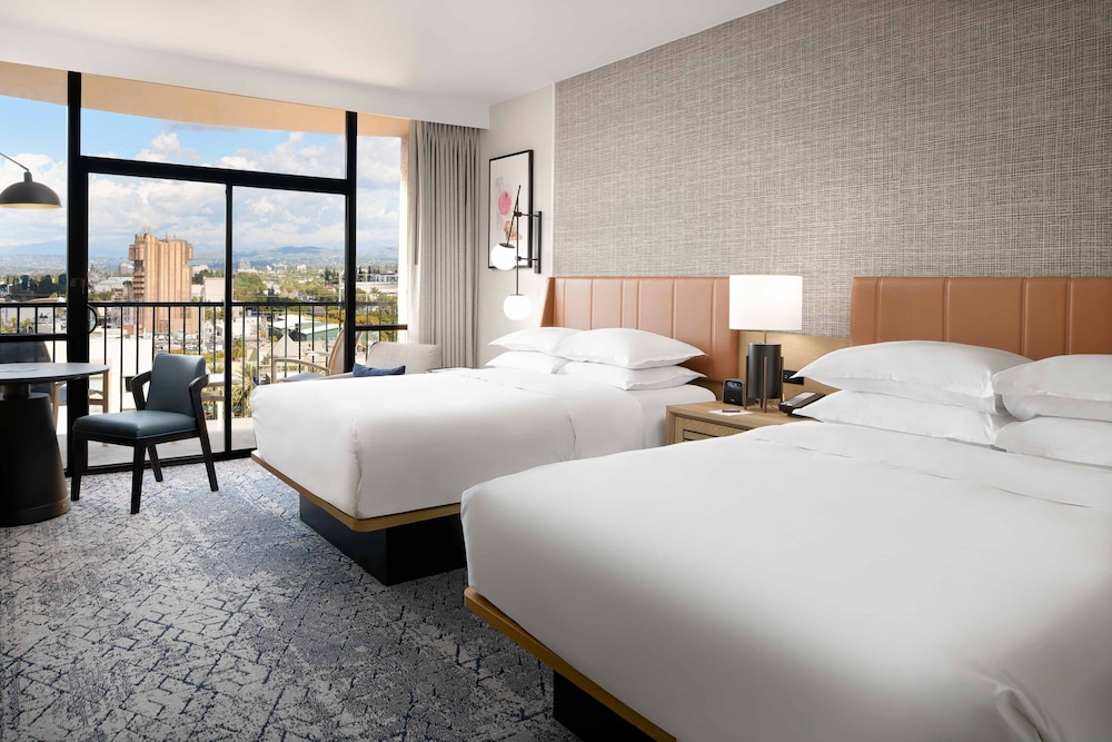 Premium Room, 2 Queen Beds - Photo 6