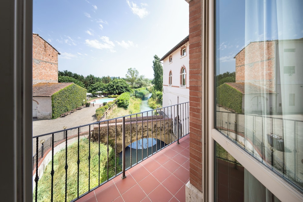 Superior room with balcony photo 2