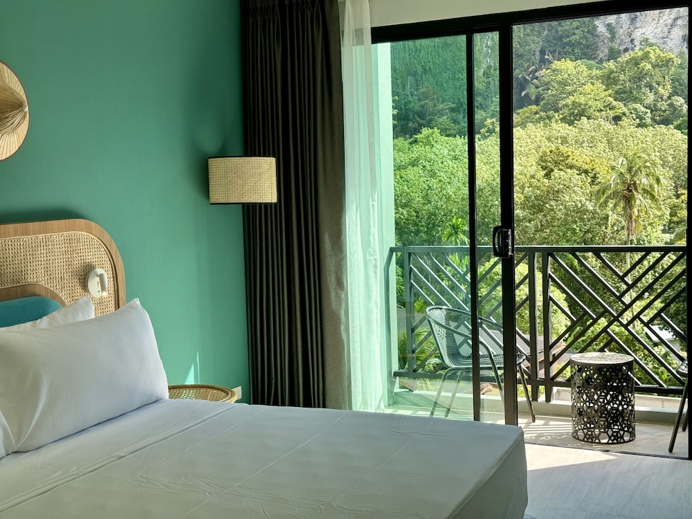 Panoramic Room, 1 King Bed, Mountain View - Photo 1