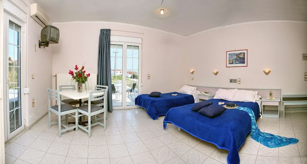Standard Triple Room photo 3