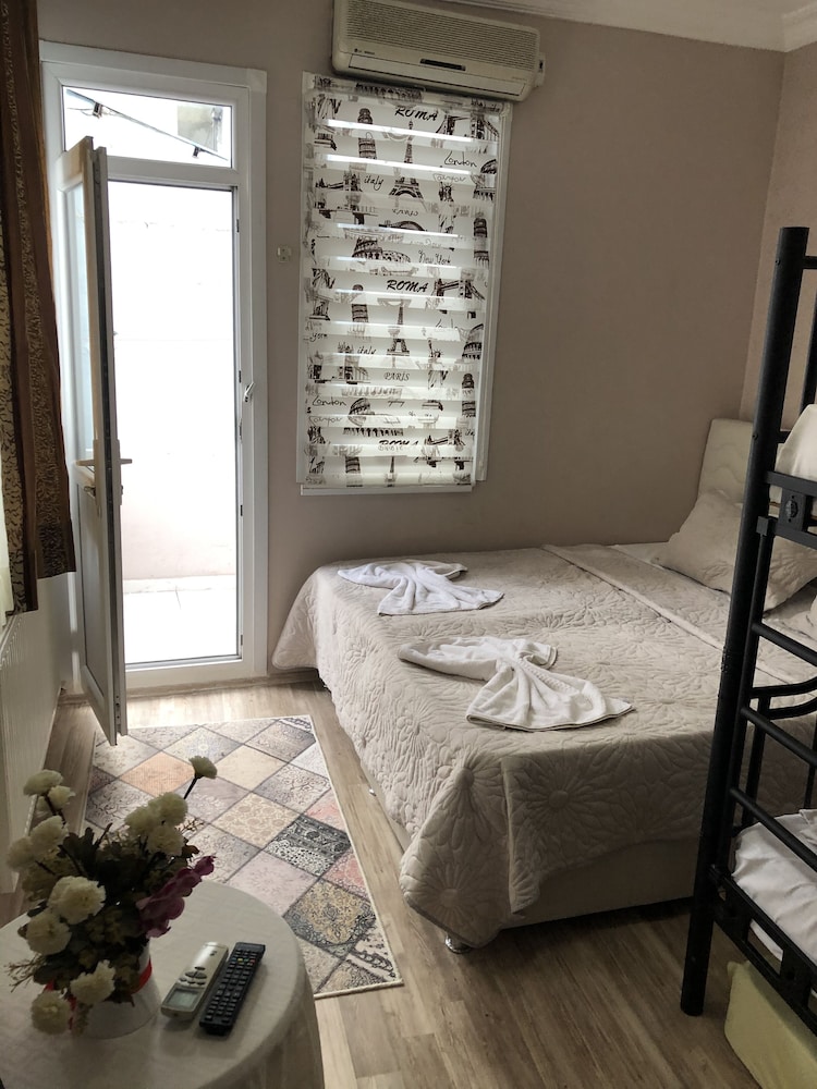 Standard Double or Twin Room photo 3