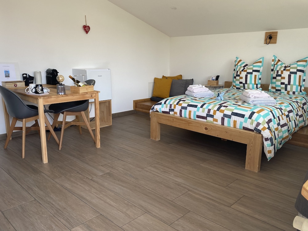 Comfort Double Room, Ensuite, Garden View (Chambre Pink Lady) - Photo 40