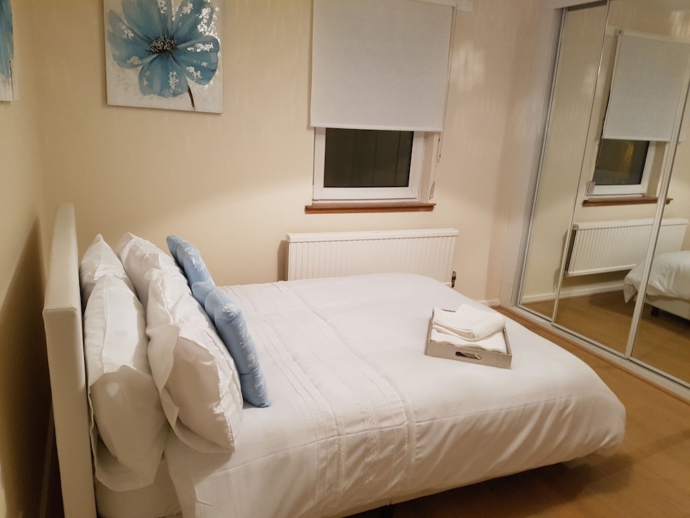 Apartment, 3 Bedrooms, Lake View, Lakeside photo 2