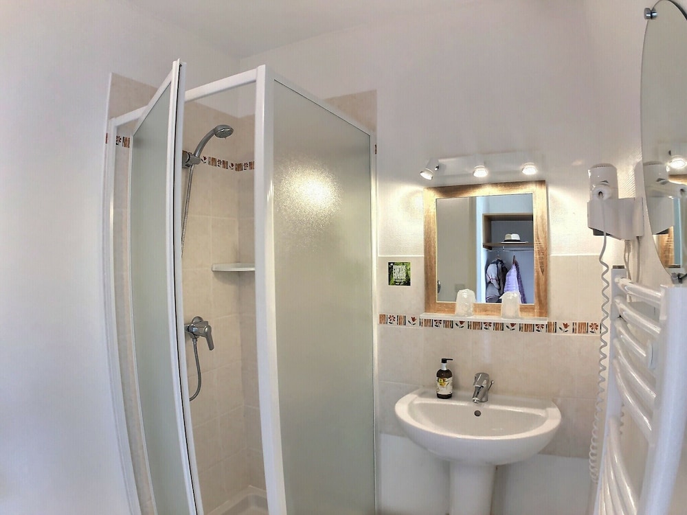 Comfort Twin Room Air-conditioned photo 2
