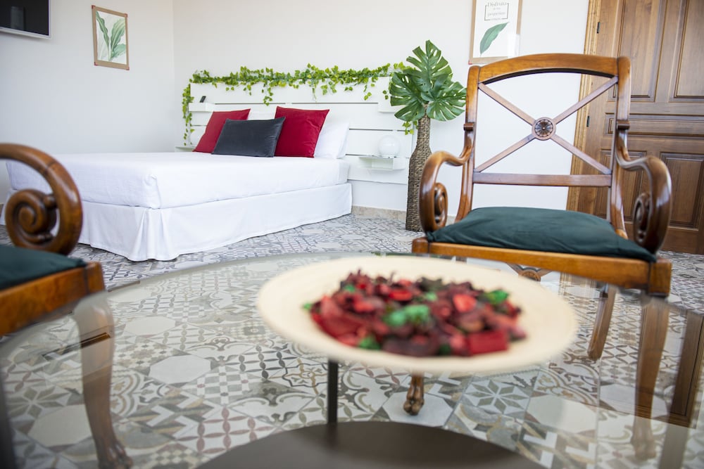 Deluxe Studio Suite, 1 Bedroom, Hill View, Tower