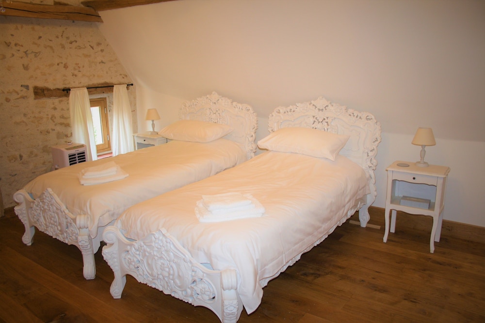 Signature Twin Room, Ensuite photo 1