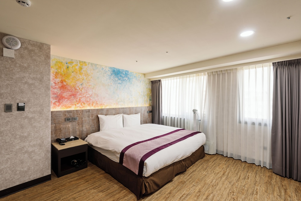Deluxe Double Room with City View - Photo 5