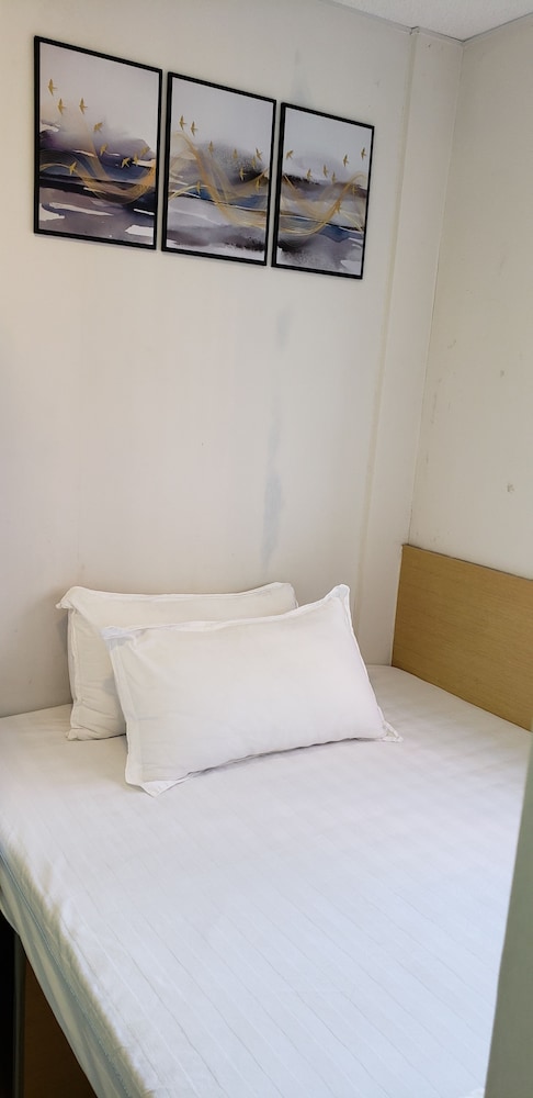 Deluxe Double Room, 1 Queen Bed, Private Bathroom, City View photo 2