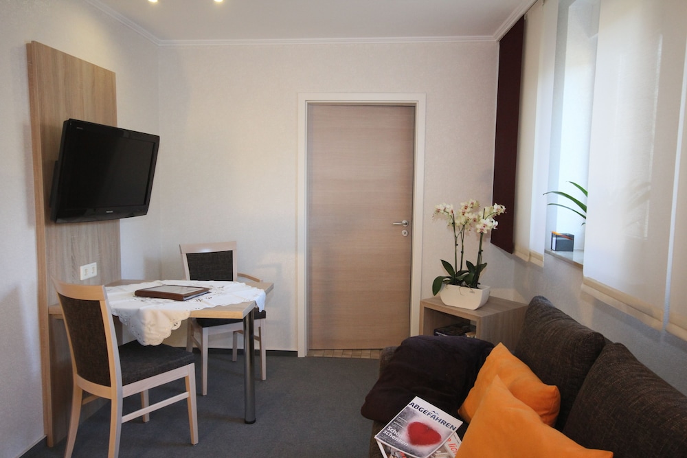 Double Room, 1 Queen Bed, Non Smoking photo 3