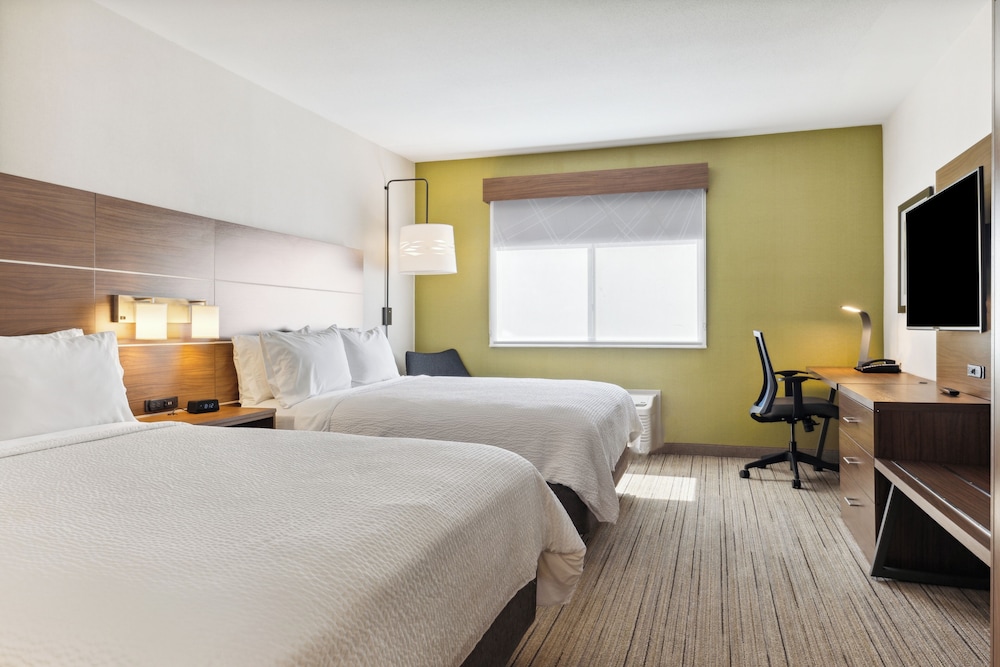 Standard Room, 2 Queen Beds - Photo 2