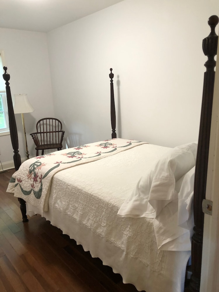 Deluxe Cottage, Accessible, Shared Bathroom (1850) photo 3