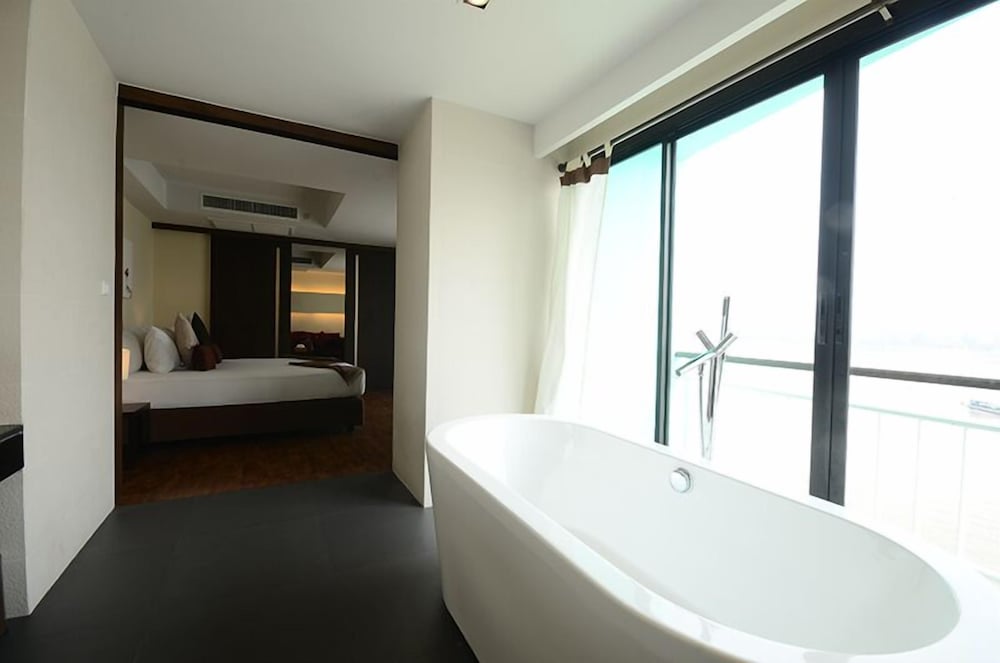 Executive Suite photo 3