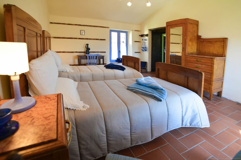 House, 4 Bedrooms, Terrace photo 2