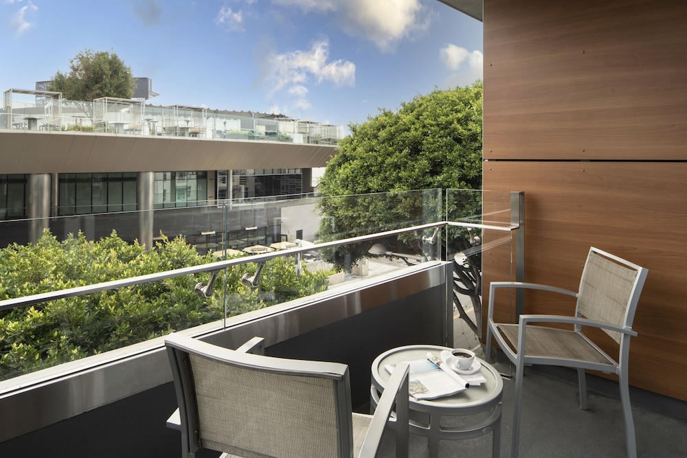Room, 2 Queen Beds, City View photo 3