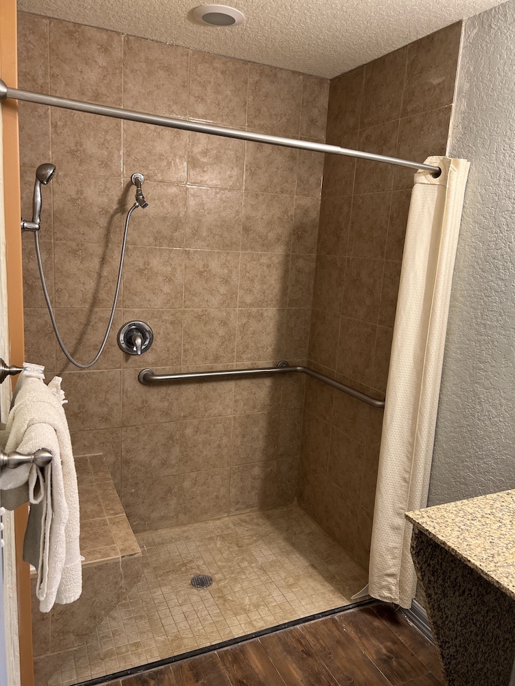 Deluxe Studio Suite photo 2