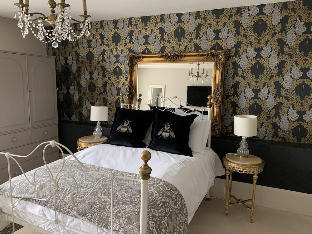 Luxury Double Room, Ensuite (Brunyee)