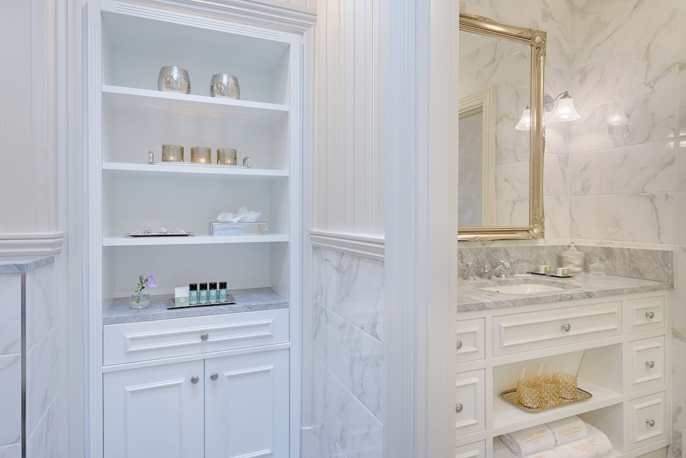 Traditional Suite - Photo 3