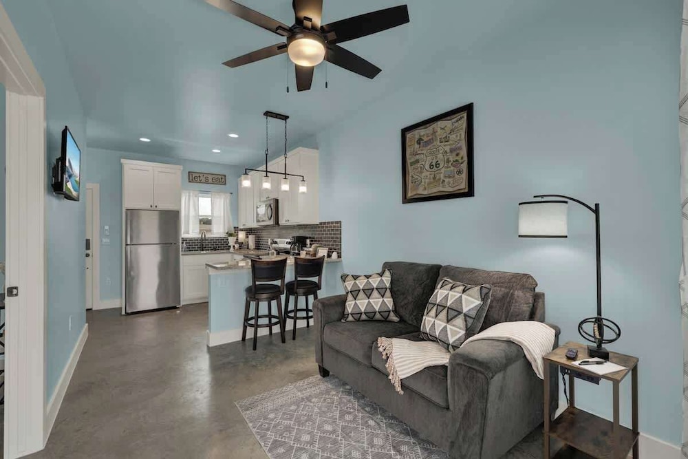 House, 1 King Bed, Hot Tub, Garden View (1472 W Live Oak #3)