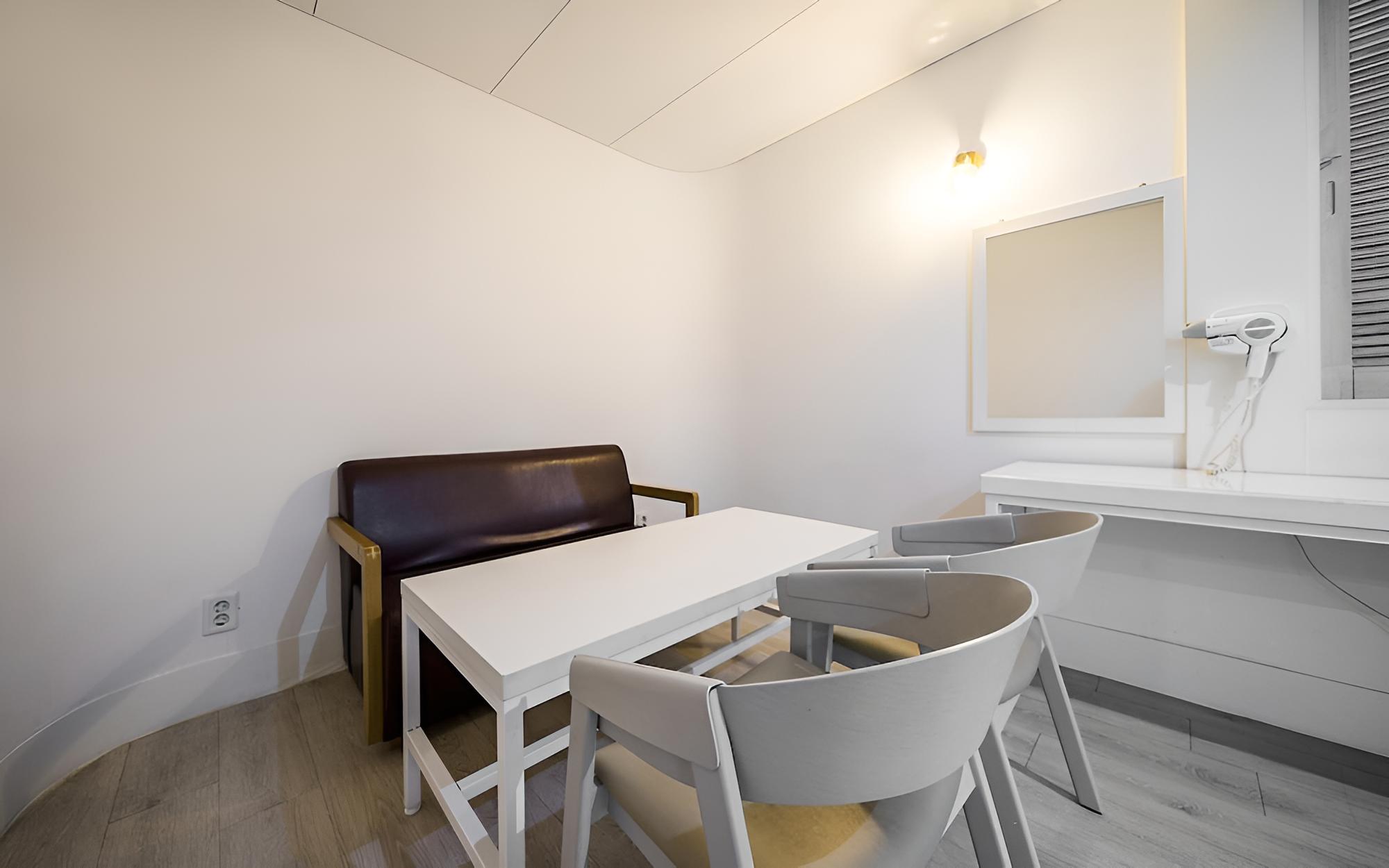 Room (Special Room for Couple (Netflix Avai) - Photo 4