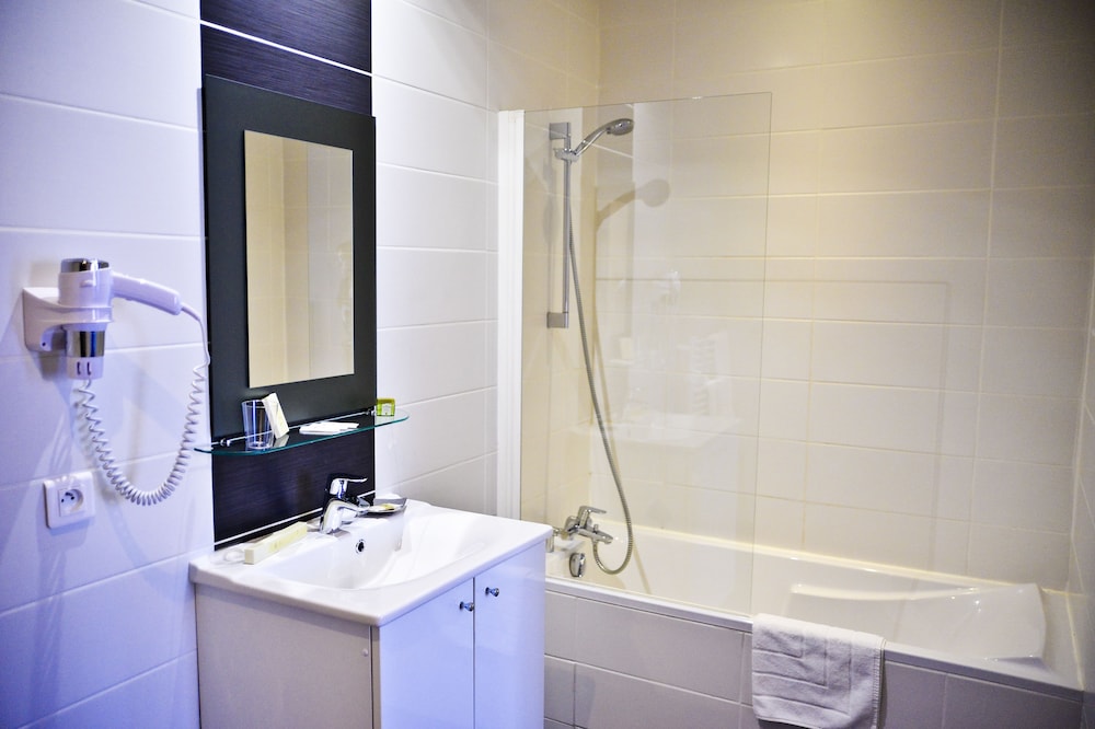 Comfort Double Room, 1 Queen Bed, Non Smoking, Balcony photo 2