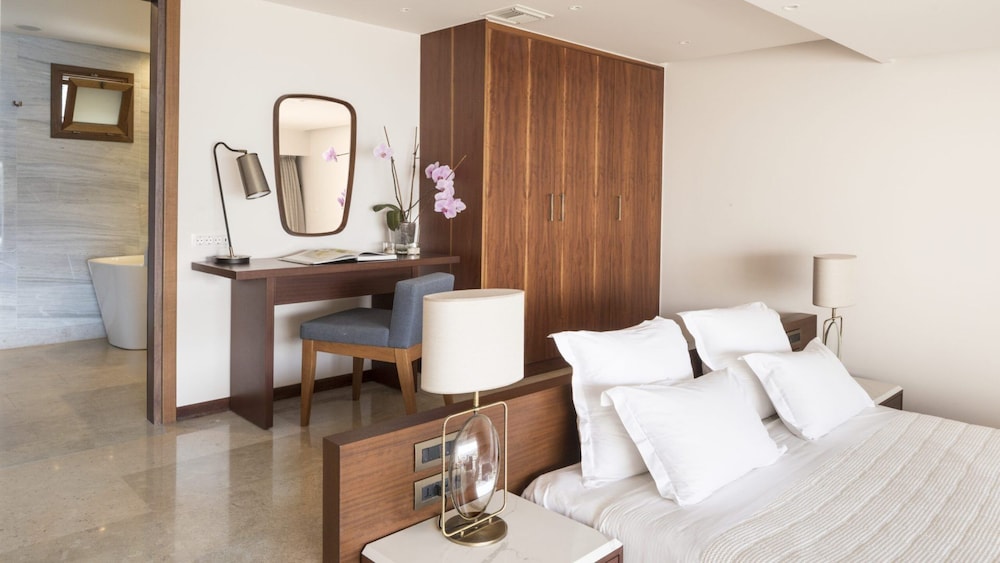 Peninsula Junior Suite Sea View photo 1