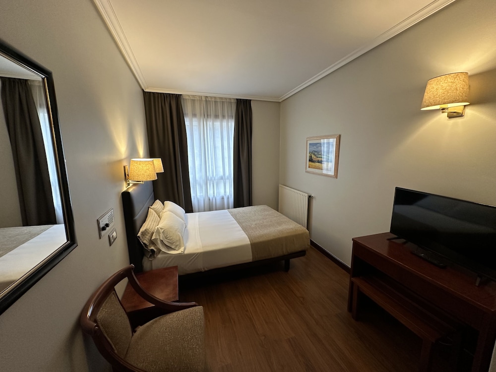 Standard Double Room Single Use - Photo 7