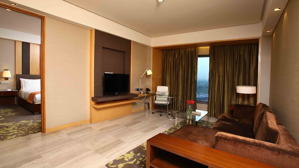 Standard King Room - High Floor with 	 20% off on F&B and Laundry + Cocktail Hours from 6 PM to 8 PM