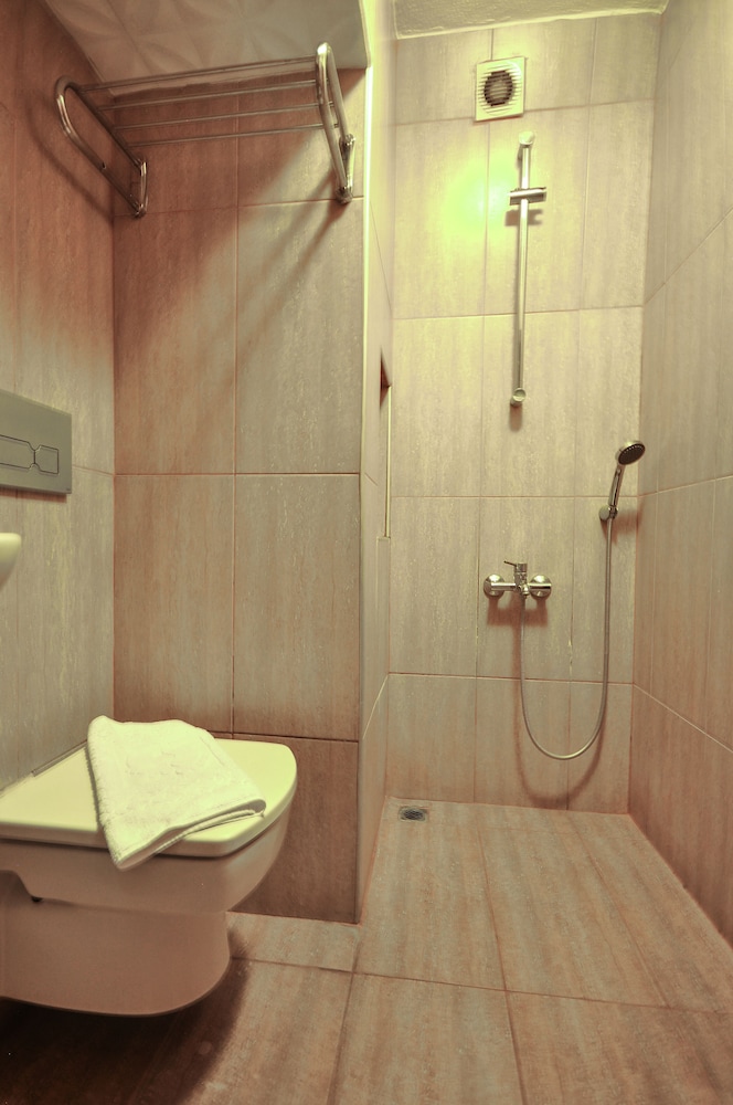 Traditional Twin Room, 2 Twin Beds - Photo 6