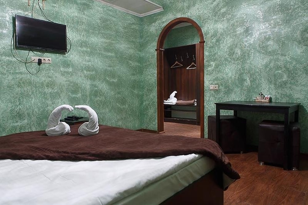 Standard Double Room, 1 King Bed, Non Smoking (Plus) photo 1