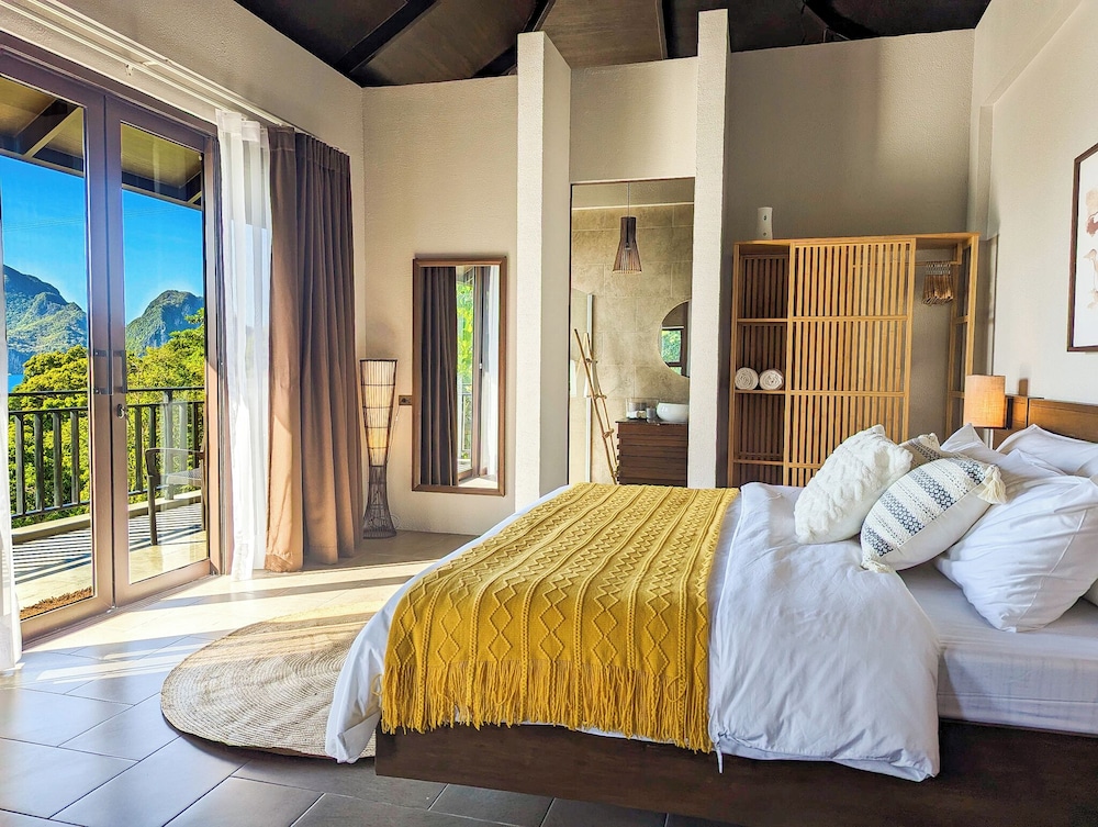 Panoramic Suite, 1 King Bed, Sea View photo 1