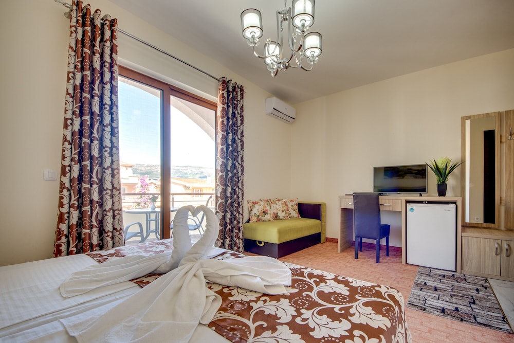 Triple Room, Balcony