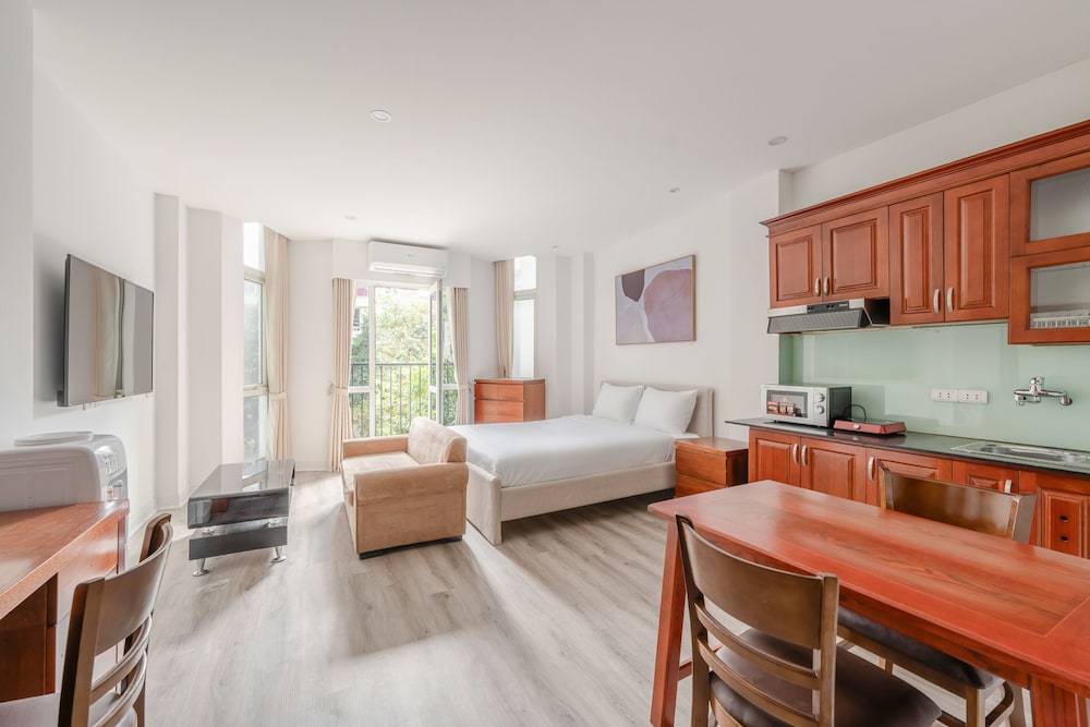 Junior Studio Suite, Balcony, City View