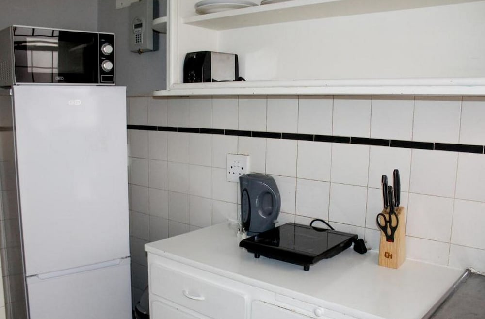 Standard Studio, 1 King Bed, Ensuite - Photo 3