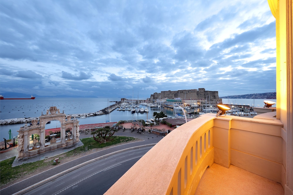 Suite, Sea View