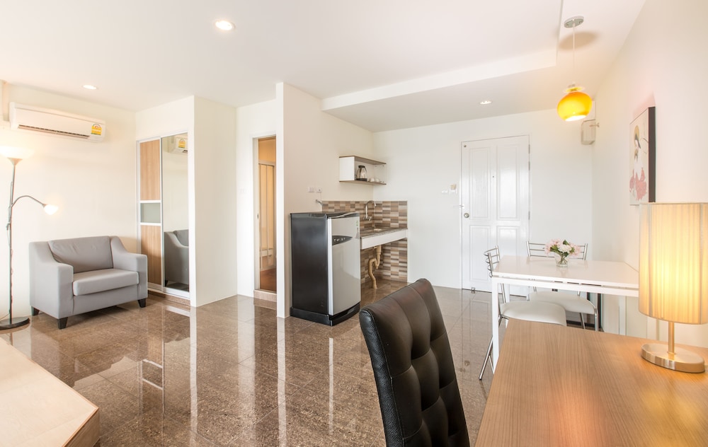 Family Room photo 3