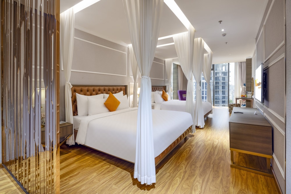Noble Suite City View - Free Minibar & Afternoon Tea photo 1