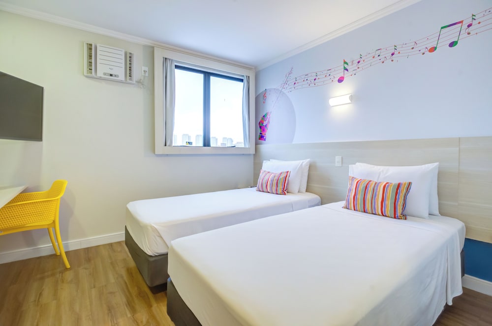 Standard Twin Room - Photo 11